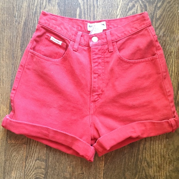 red mom shorts